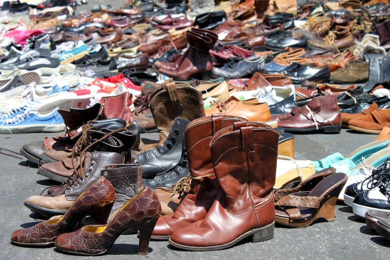 Zapatos antiguos en mercados