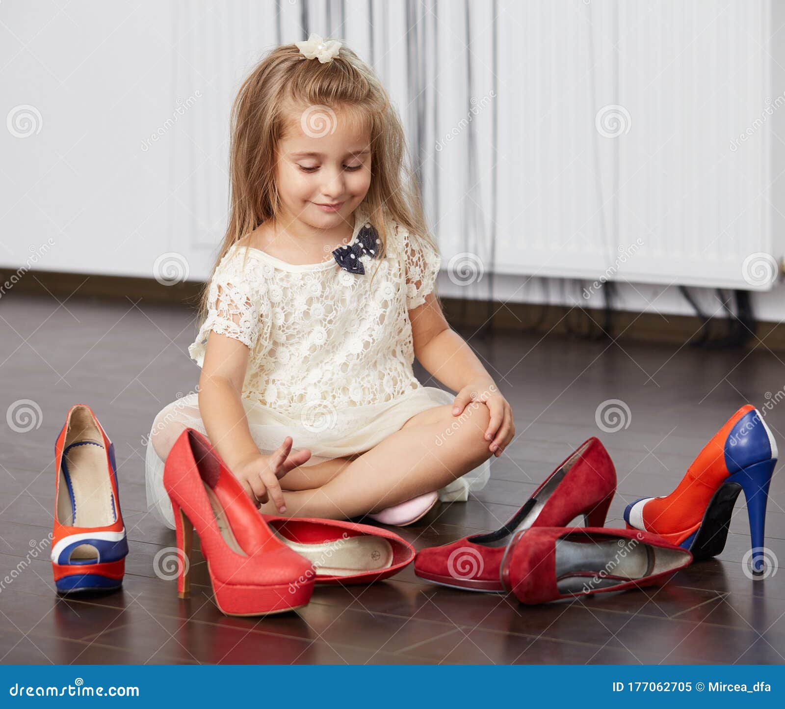 Zapatos de niña felices