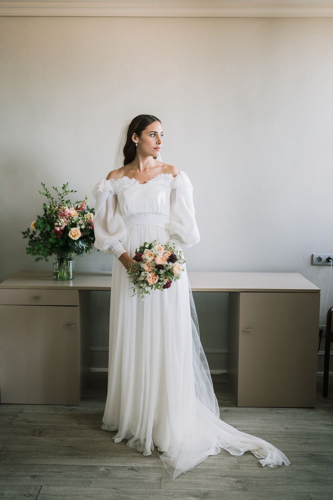 Manoletinas y vestido de novia